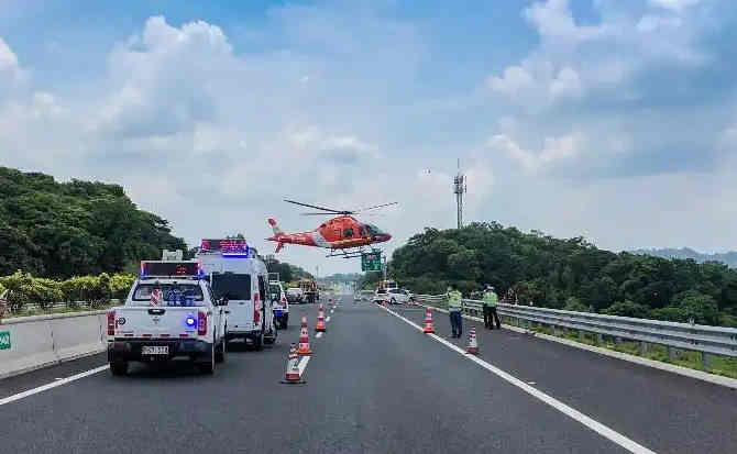 金湾区高速公路汽车救援案例